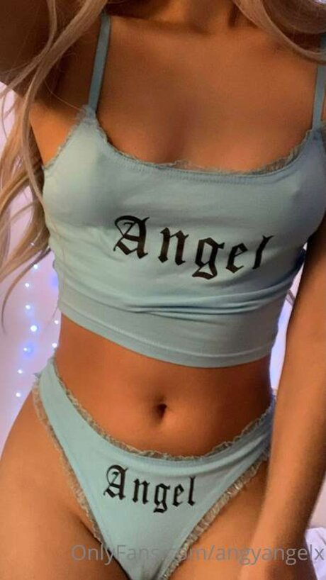 Angyangelx 裸の女優 写真