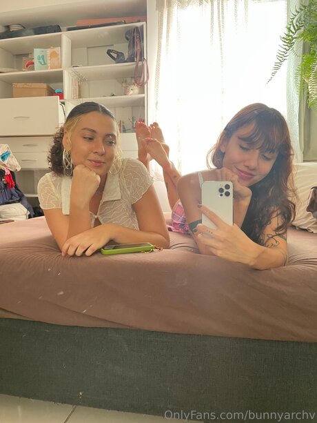 Bunnyarchv ポルノスター 裸 写真