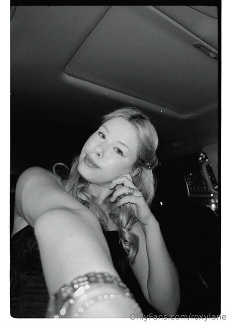 巨乳の若いOnlyFans 無料エロ ギャラリー