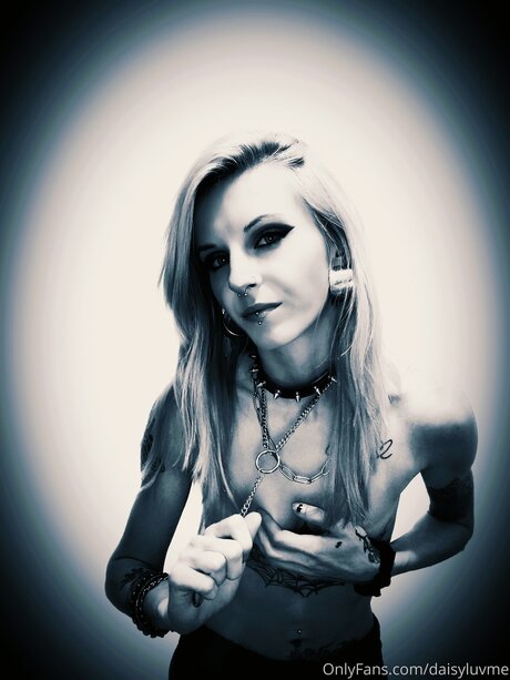 Daisyluvme エロティックモデル 画像