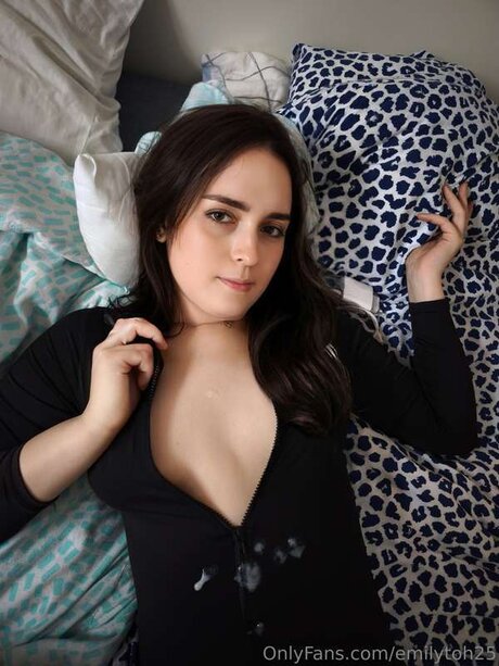 Emilytoh25 完璧なスター 写真