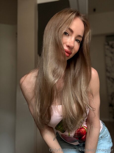 ビデオ通話 オンリーファンズ えろ 画像