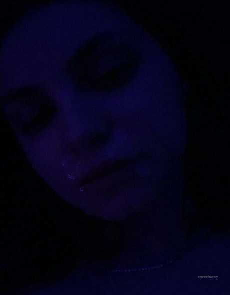 小柄な妻OnlyFans 美しいヌード 画像