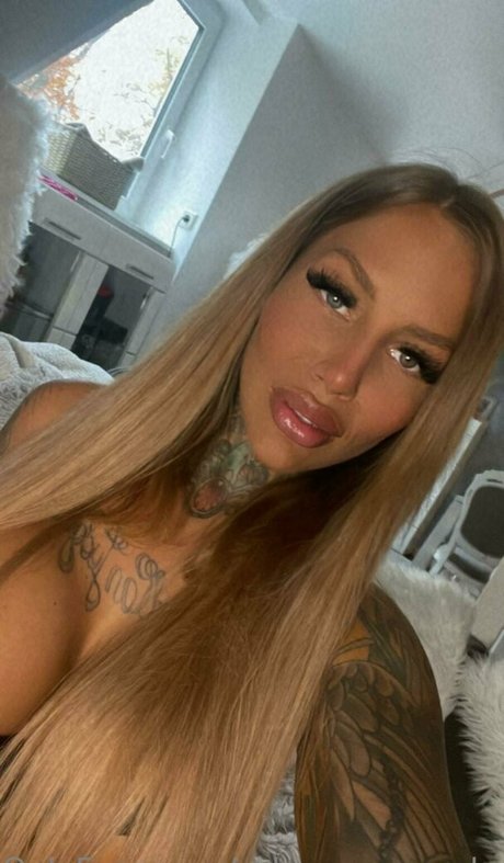 トゥインクスオンリーファンズ セクシーヌード 画像