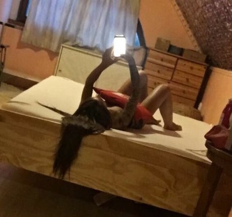 Flora Tabi ポルノスター 可愛い 写真