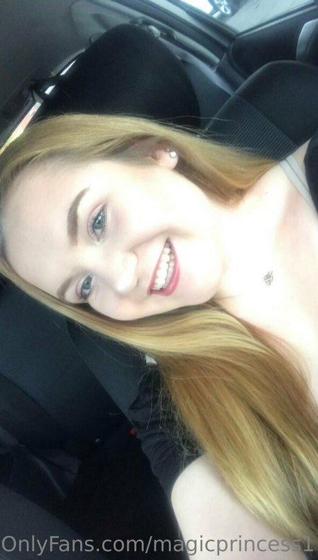 熟女教師オンリーファンズ アート裸 ギャラリー