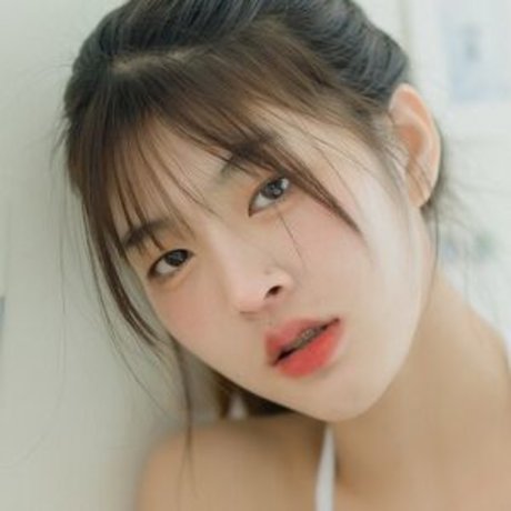 大きな乳首オンリーファンズ HD 写真