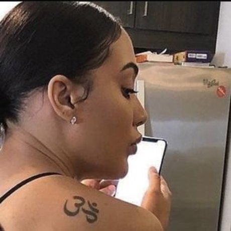 巨乳ブルネットオンリーファンズ 限定 ギャラリー