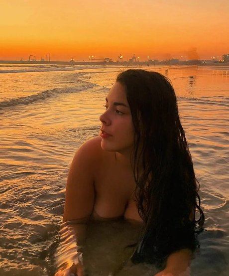 caattg セックスモデル 写真