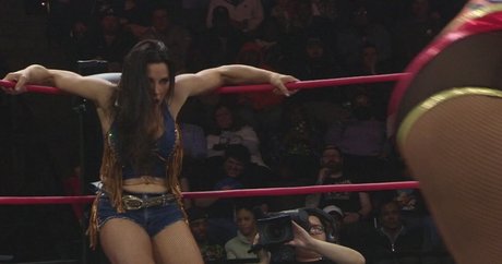 ナチュラルポーグオンリーファン ヌード 画像