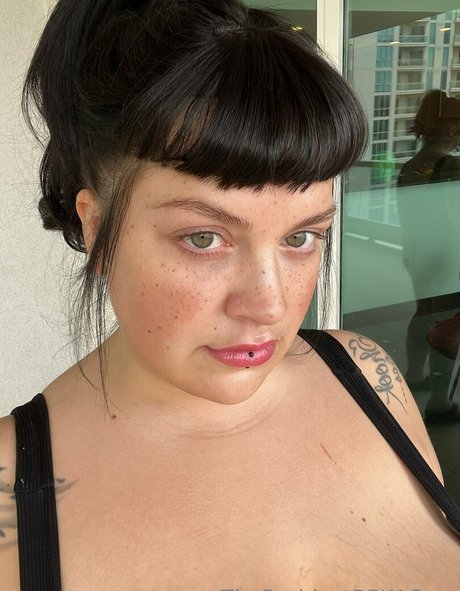 毛深い足のOnlyFans エロチック ギャラリー