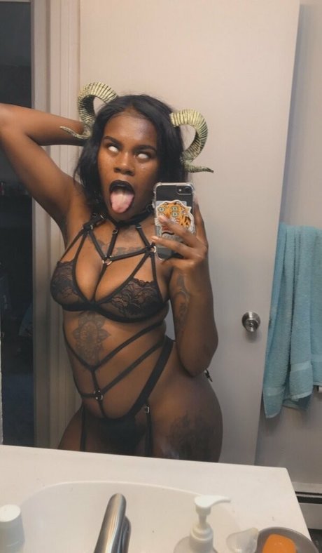 赤毛の太めOnlyFans エロ 写真