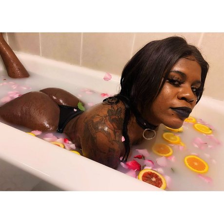 プリティオンリーファンズ 美しいポルノ 画像