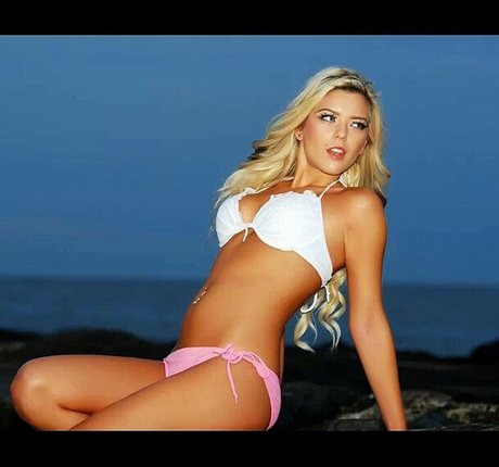 黒いお尻のオンリーファンズ 美しいヌード 写真