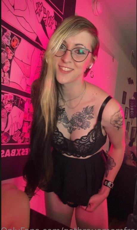 gothravemomfree ヌード女優 写真