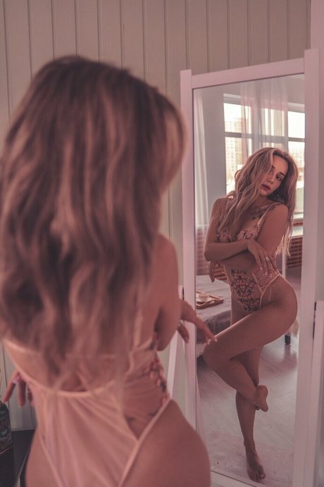 マイクロTバックOnlyFans ポルノ 画像