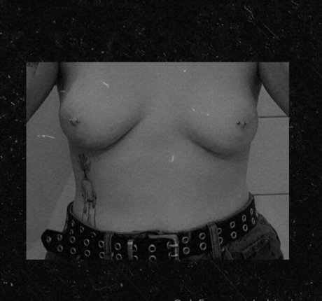 robinginger エロティック女優 画像