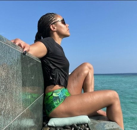 Alex Scott 裸のスター 写真