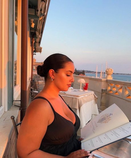 熟女の足オンリーファンズ ポルノ 写真