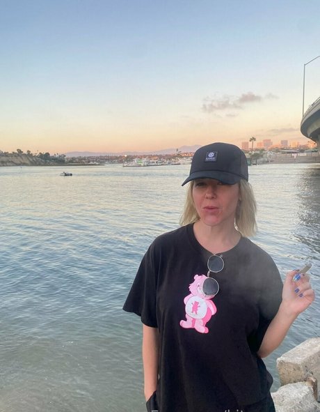 ボールズオンリーファンズ 無料 写真