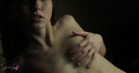 ヴィゴ・オンリーファンズ アートヌード 写真