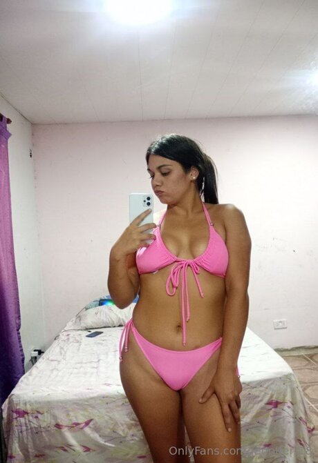 巨大なチンポを持つシーメールオンリーファンズ ホットセックス 写真