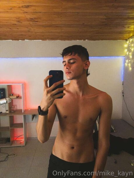 Mike Kayn ホットなポルノスター 写真