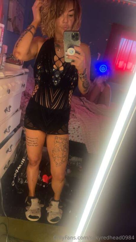 赤毛のソロOnlyFans 美しい 画像