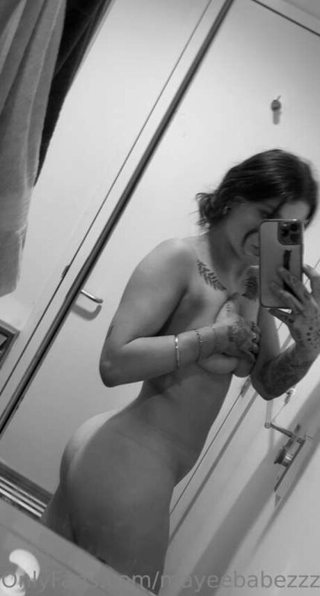 Mayeebabezzz セクシーモデル 写真