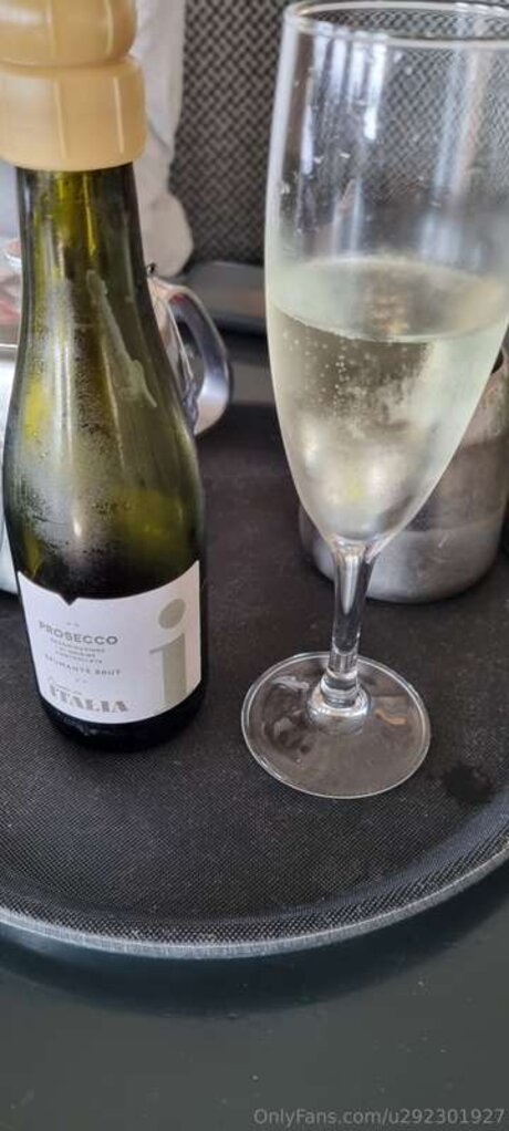 U292301927 ヌードモデル ギャラリー