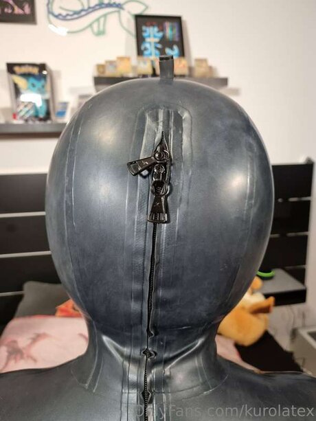 金髪の足コキOnlyFans アート裸 写真