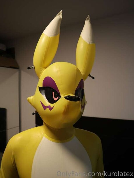 ブルネットの教師OnlyFans ホットヌード 画像