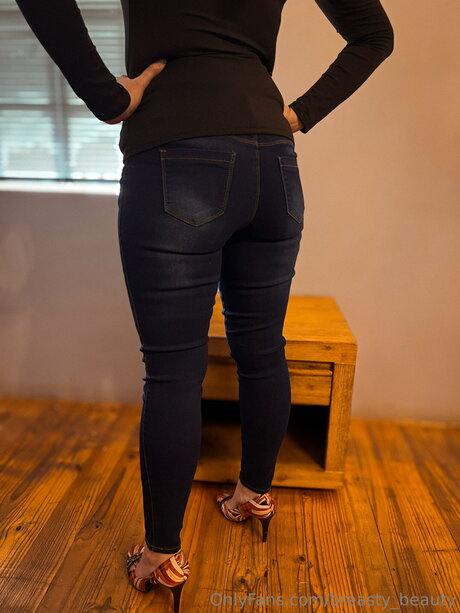 巨乳の赤毛オンリーファンズ ポルノ 写真