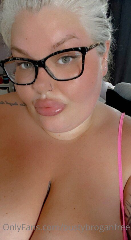 Bustybroganfree スター 写真