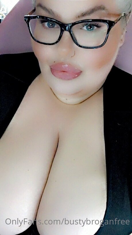 Bustybroganfree xxxスター 写真