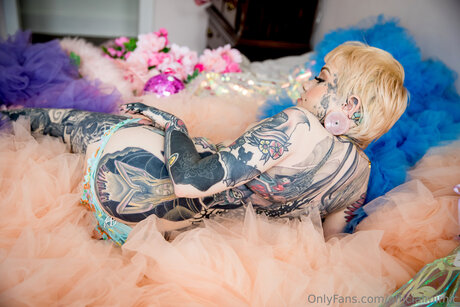 ティーン乱交OnlyFans ポルノ 画像