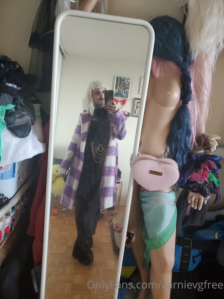 Carnievgfree 裸の女優 写真