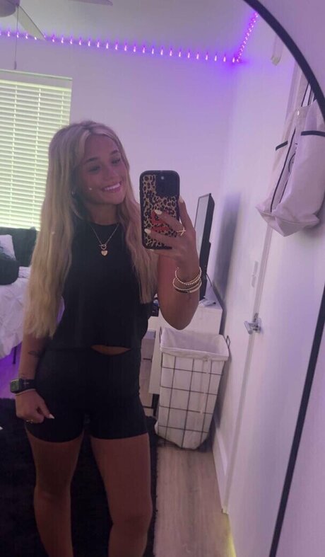 Lexii violett アート女優 写真