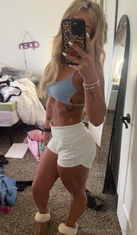 Lexii violett セックスモデル 写真