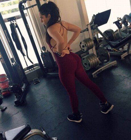 お金 オンリーファンズ ポルノ 写真