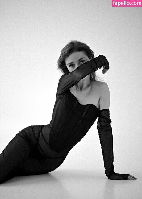 nesegodnyai セクシー女優 写真