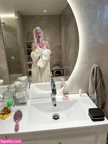 赤毛の熟女オンリーファンズ ポルノ 写真