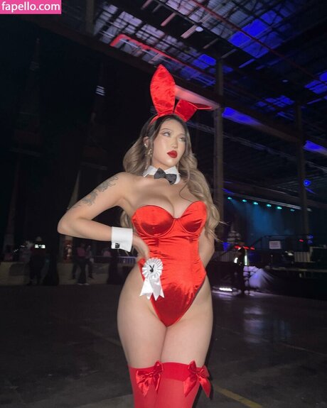 巨大な天然おっぱいオンリーファンズ 無料アダルト 画像