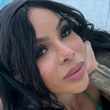 Karishna Ayala 無料女優 写真