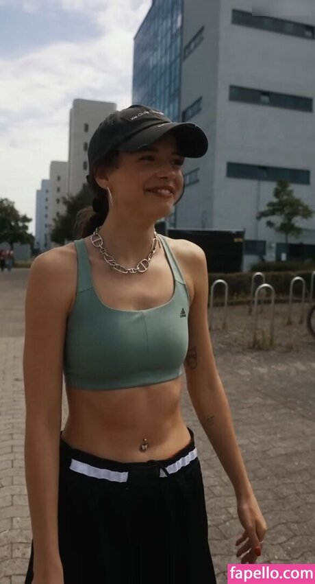 熟女の足オンリーファンズ アート裸 画像