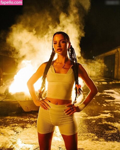 Nina Chuba ポルノスター 写真