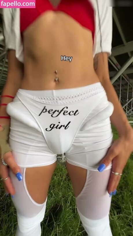 Nina Chuba エロティックなモデル 写真