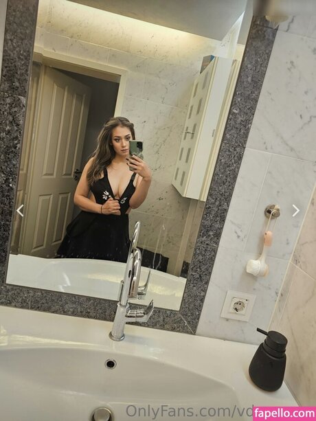 妊娠中のアジア人オンリーファンズ セクシーヌード 写真