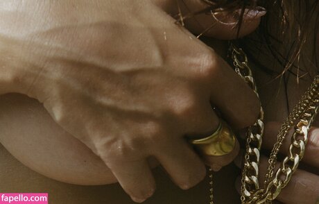 ブルネットのPOV OnlyFans アート裸 画像