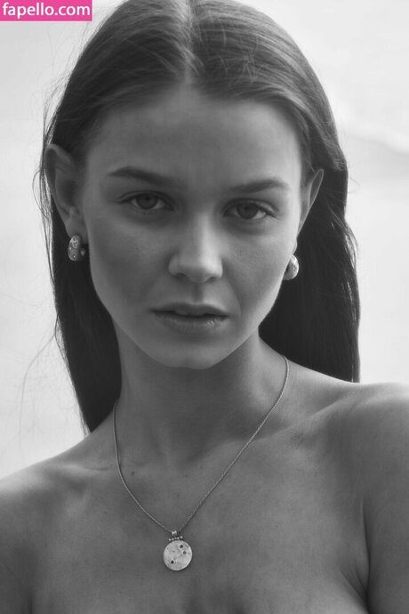 曲線美のランジェリーOnlyFans ポルノ 写真